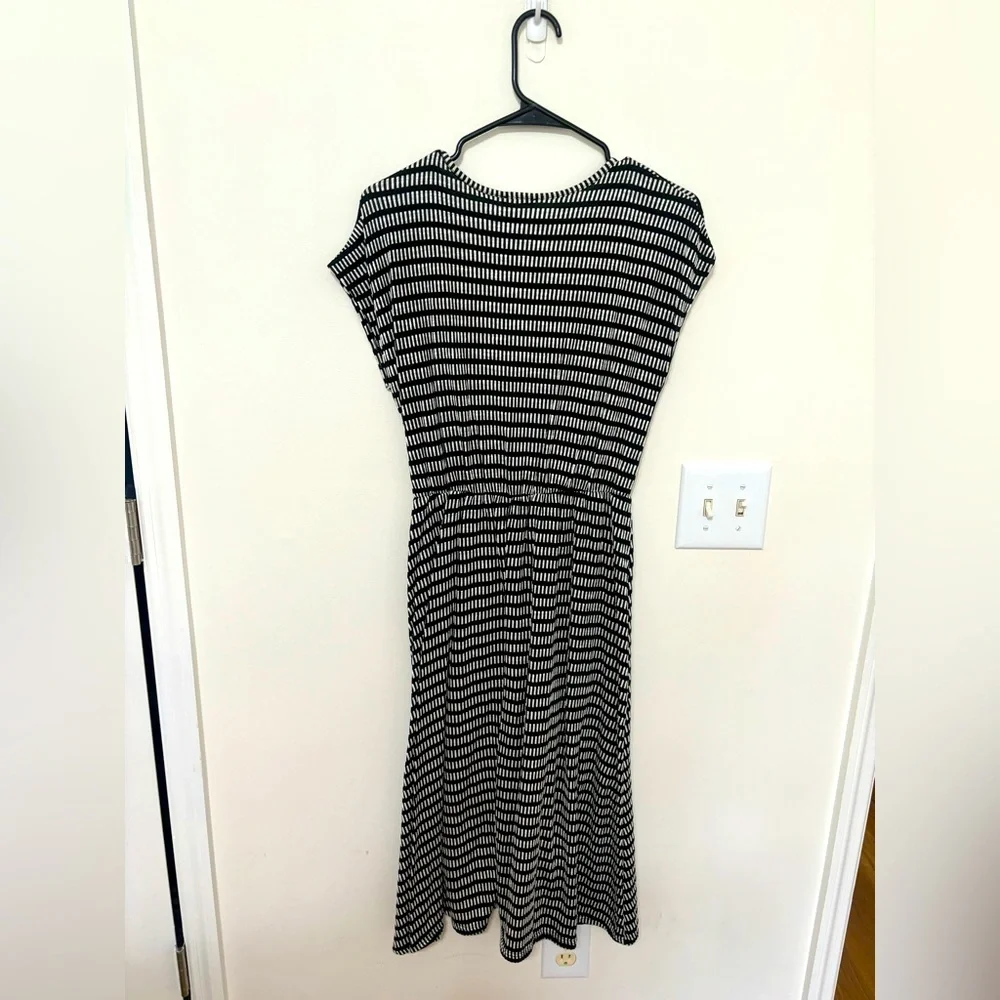 Caution To The Wind Black and‎ White Casual Midi Sundress